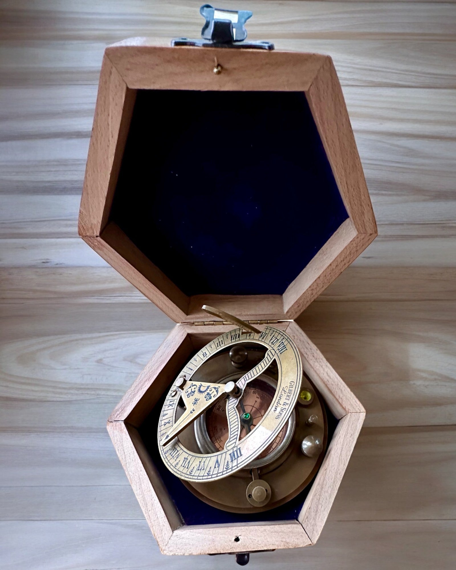 Captain's Compass "Explorer 2" - personalization option with engraving for a gift, 2 color variants to choose from.