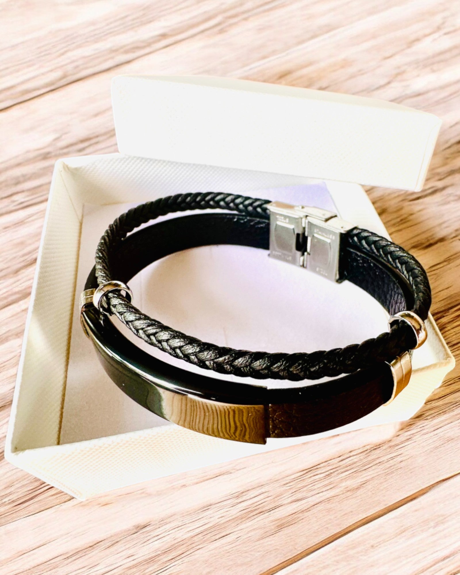 Men's Bracelet made of PU Leather and Stainless Steel with Engraving Option – Available in Two Color Variants