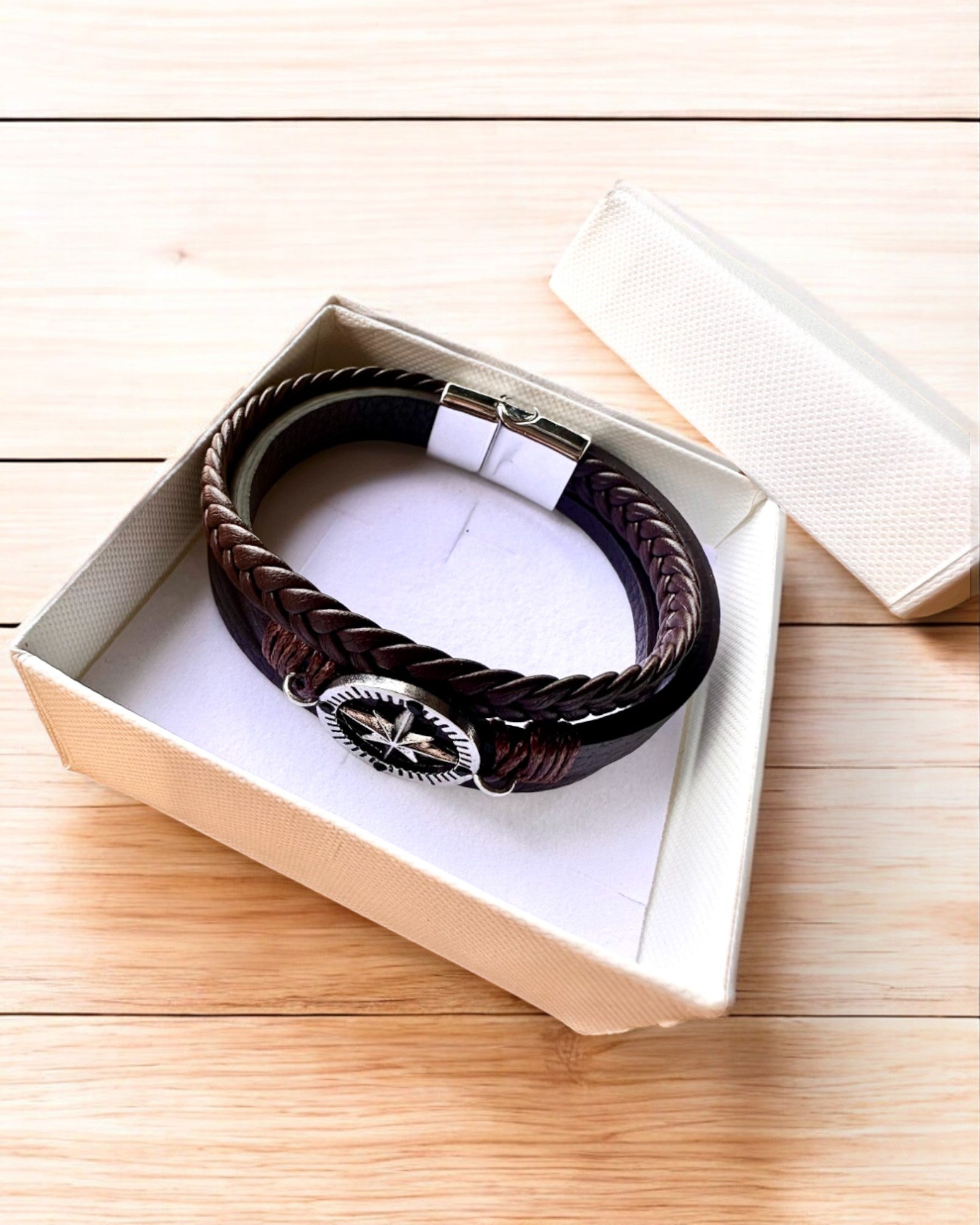 "Compass Adventure" bracelet - personalization option with engraving for a gift, 2 color variants to choose from.