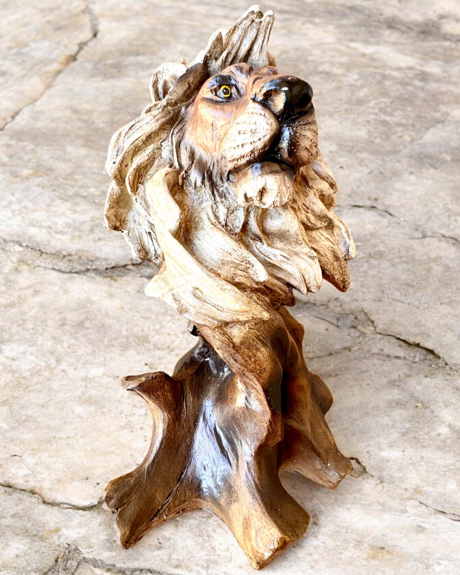 "Lion Courage" - Resin Figurine, 28 cm tall, with engraving option for a gift