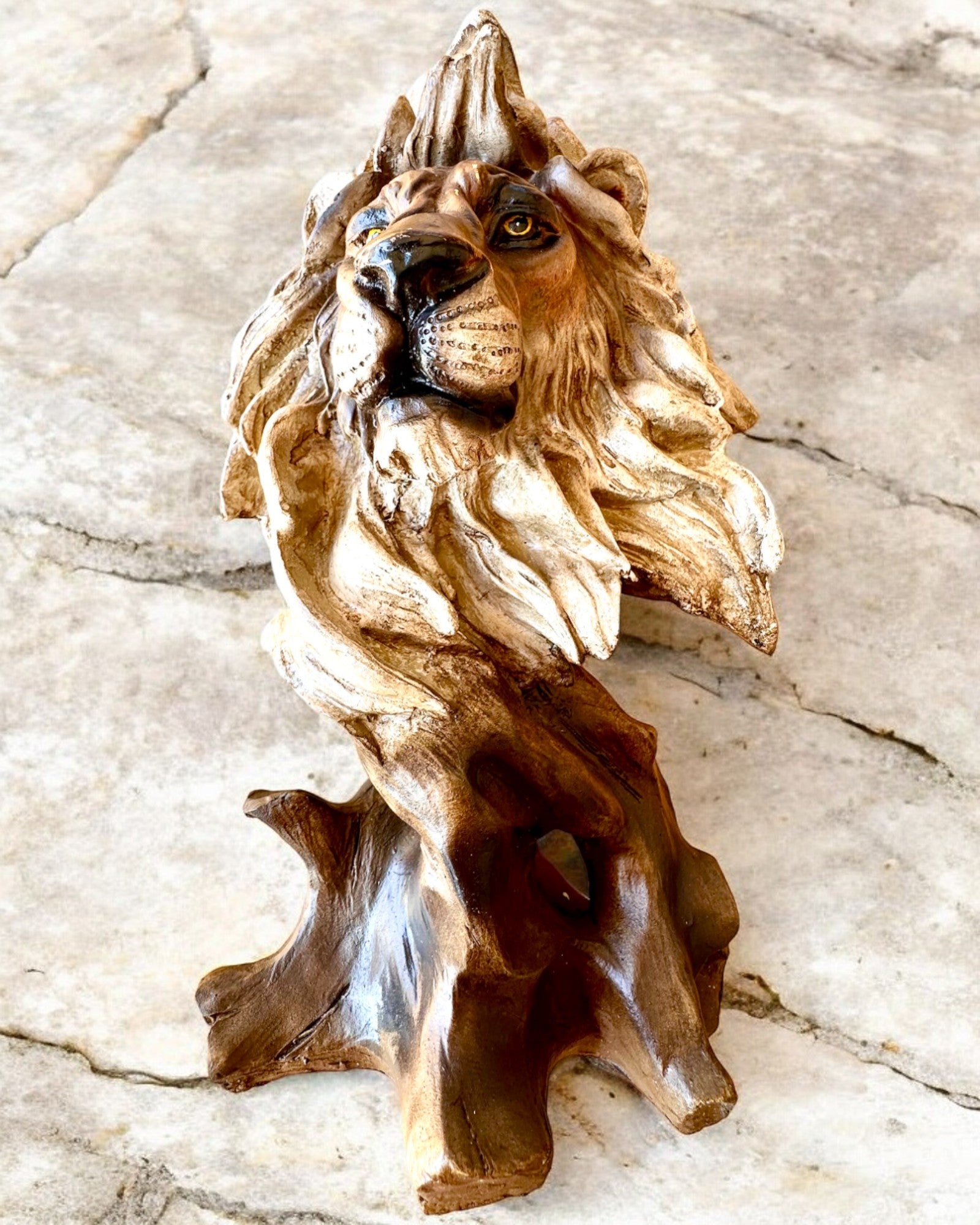 "Lion Courage" - Resin Figurine, 28 cm tall, with engraving option for a gift