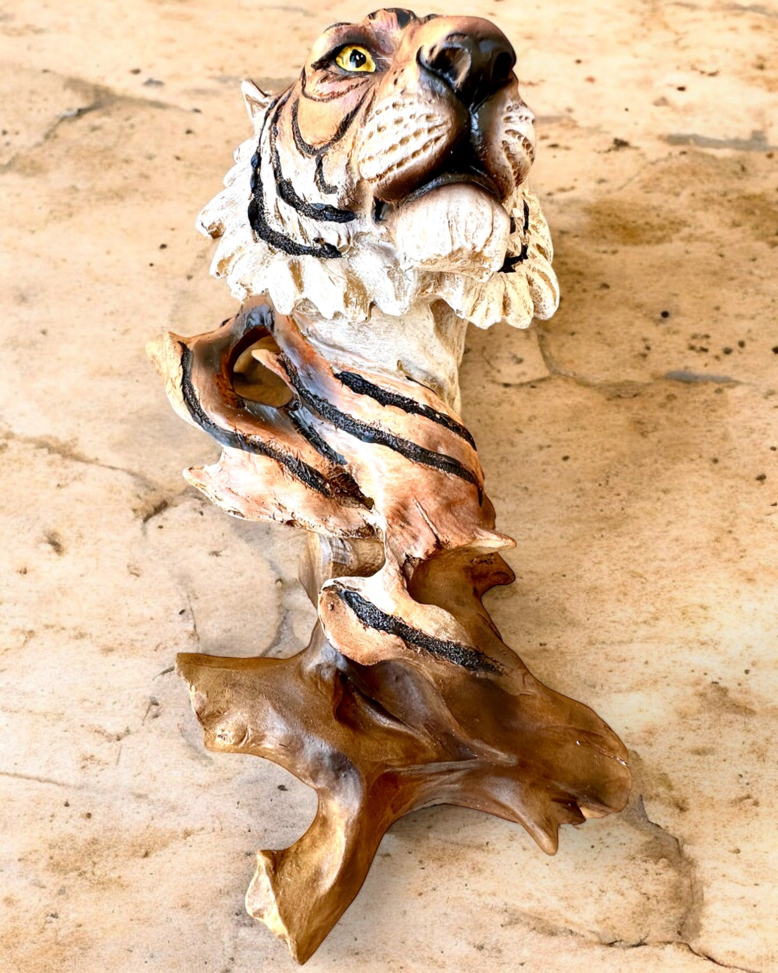 "Tiger King of the Jungle" Figurine with Engraving Option, 29 cm tall, decoration for a gift