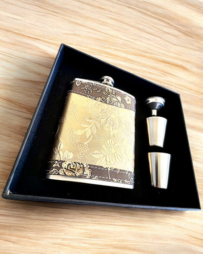 Elegant "Golden Rose" hip flask with a set of glasses, personalization with engraving for a gift.