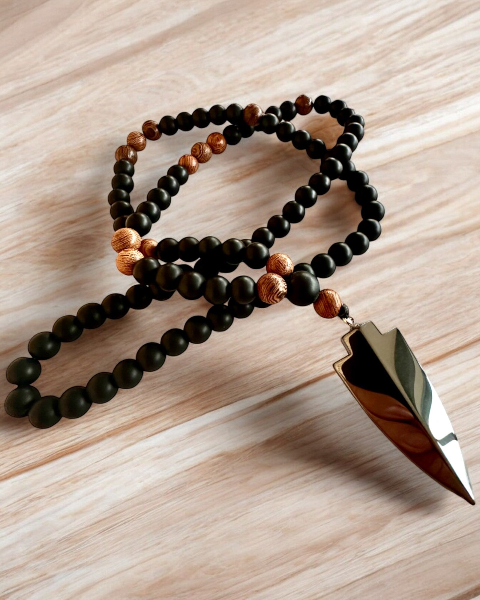 Power Arrow – Necklace with Black Obsidian and Wooden Beads, personalization with engraving for a gift