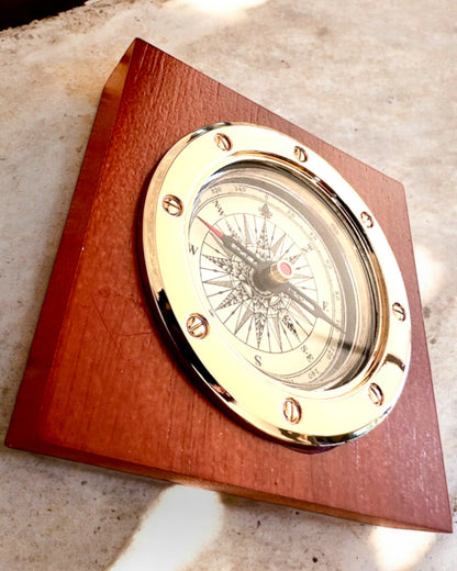 Compass "Navigator2" - Classic Elegance in Brass and Wood, personalization with engraving for a gift