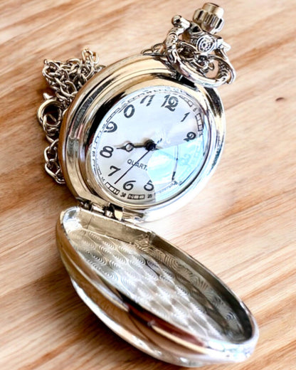 Pocket watch "CloverTime" with a four-leaf clover motif, personalization option with engraving for a gift.