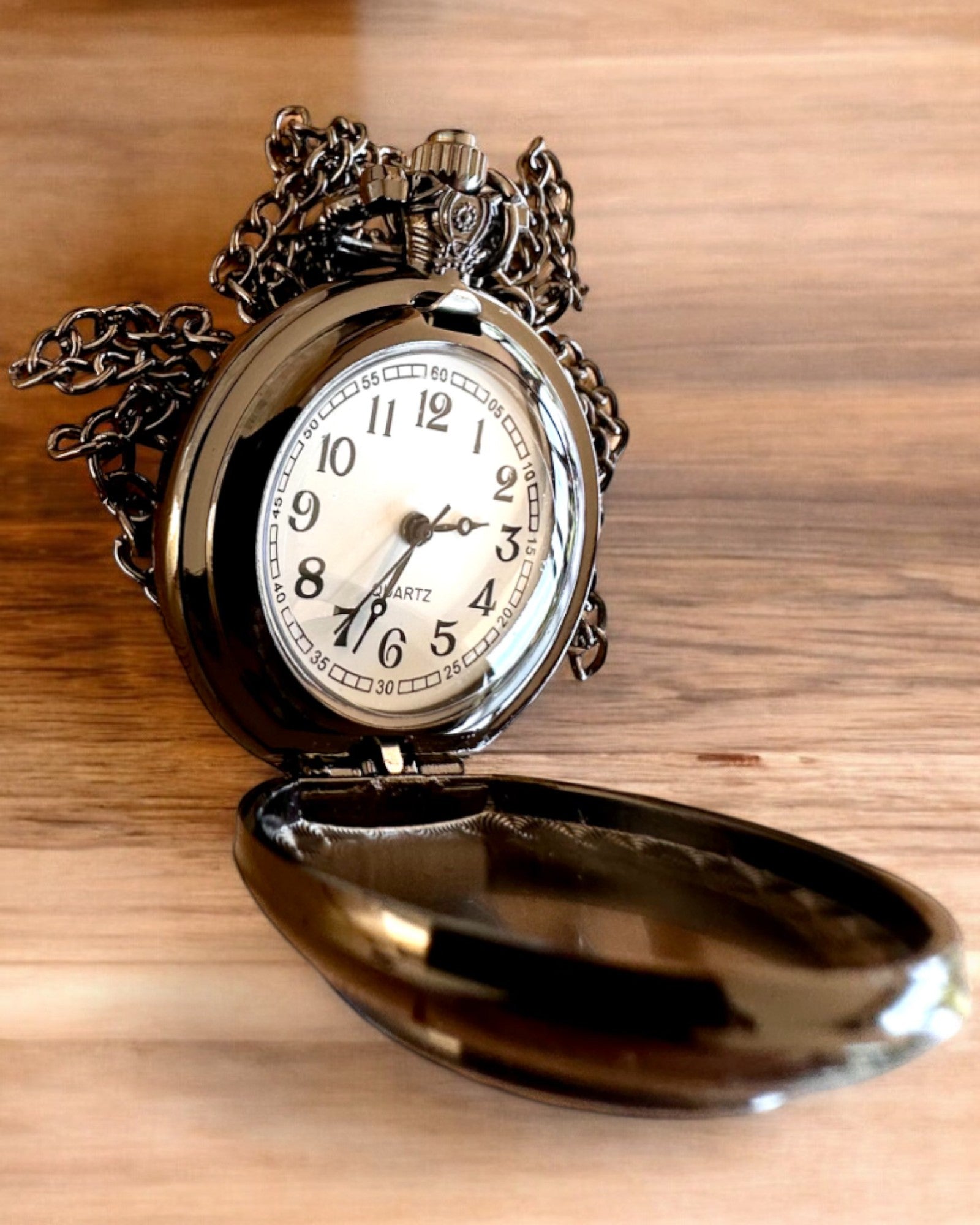 Pocket Watch 'Kiss of the Crows' with Engraving – personalization with engraving for a gift