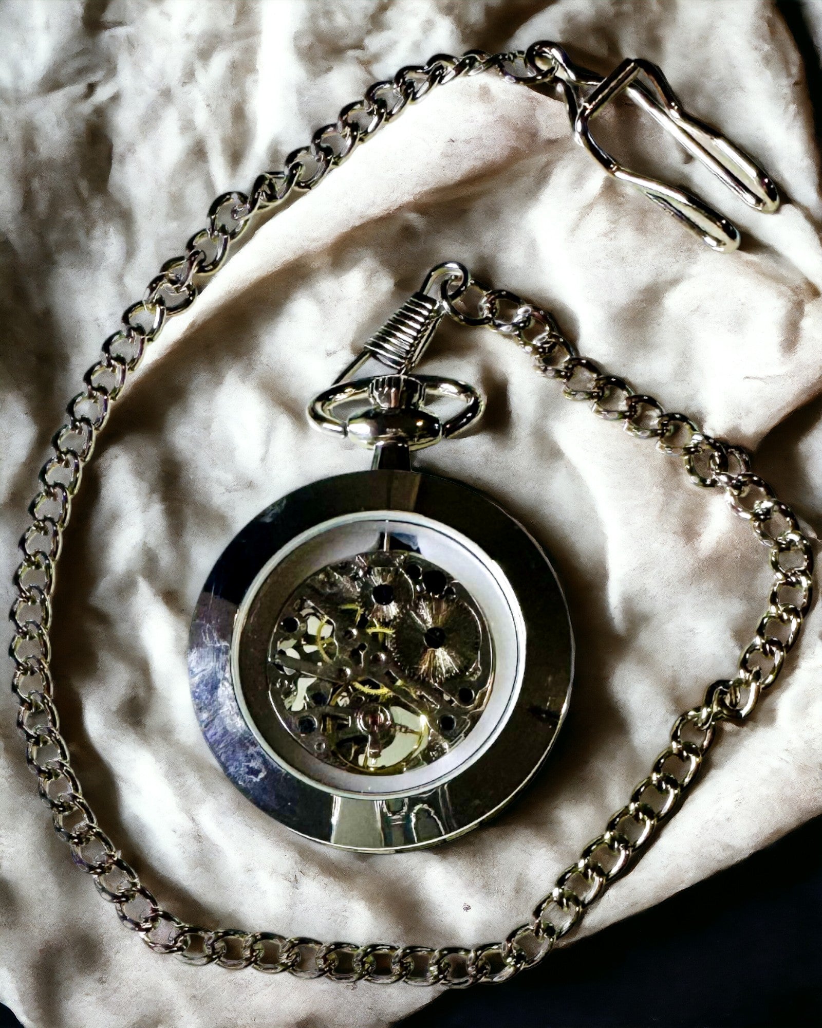 Silver Exclusive Mechanical Pocket Watch in Retro Style, Waterproof - Elegance for Every Occasion, with engraving