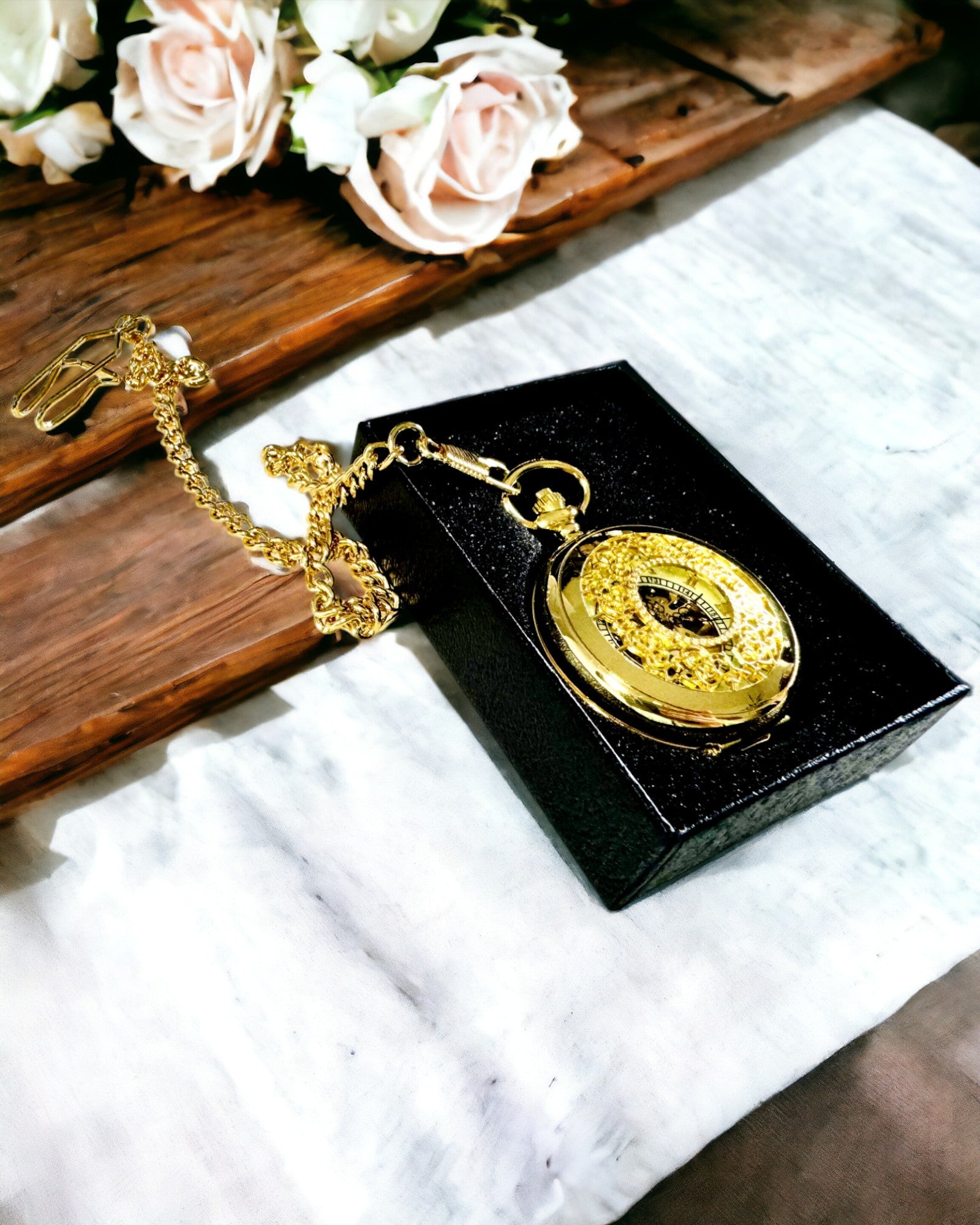 Retro Carved Pocket Watch with Hand-Wound Mechanism, Gold Color with Roman Scale and Luminous Dial, Vintage Style