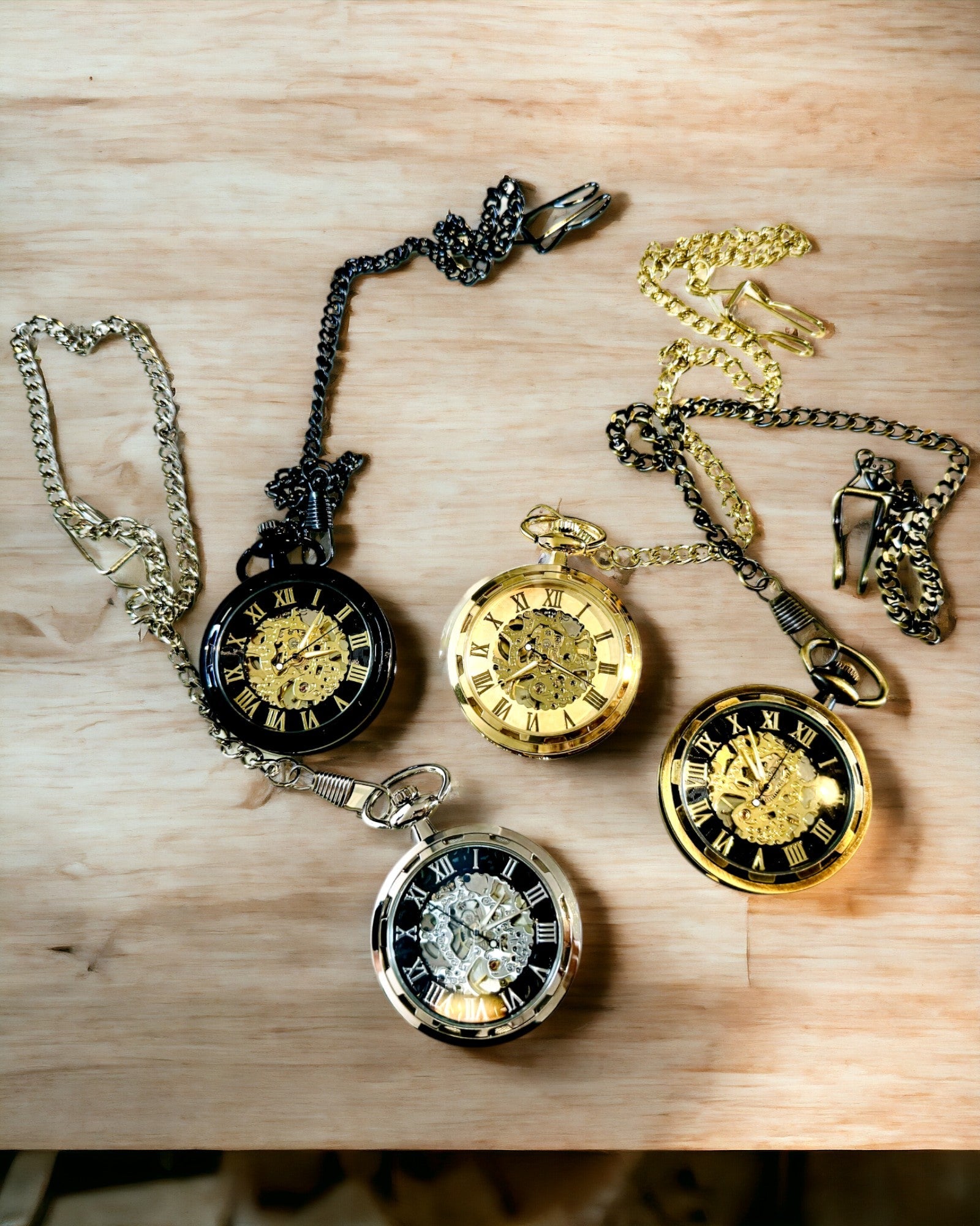 Retro Pocket Watch – Mechanical Luxury in Vintage Style gold color, personalization with engraving