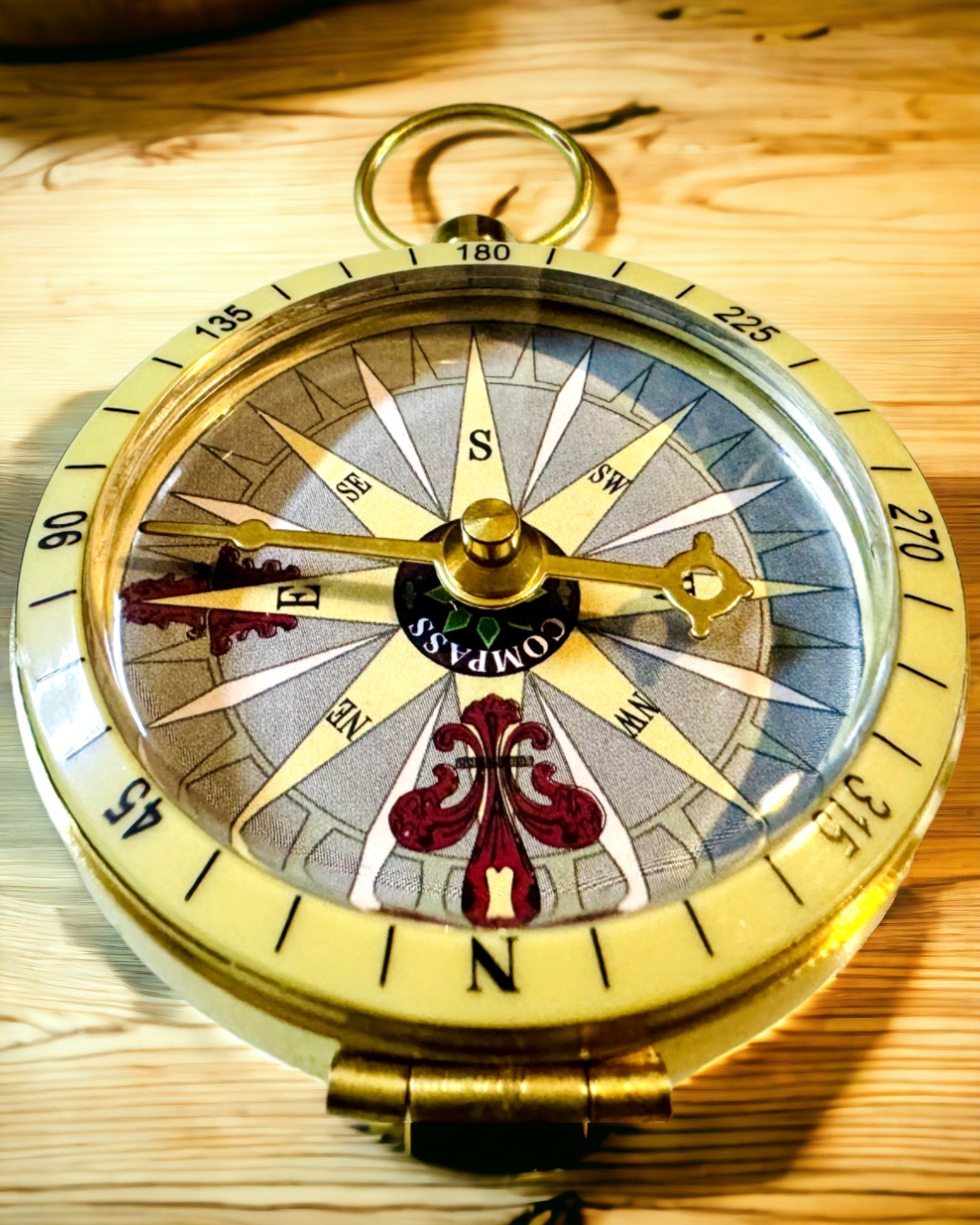 Retro Style Navigation Compass – Portable and Precise Direction Finding Instrument for Travelers and Explorers. Engraving, personalization.