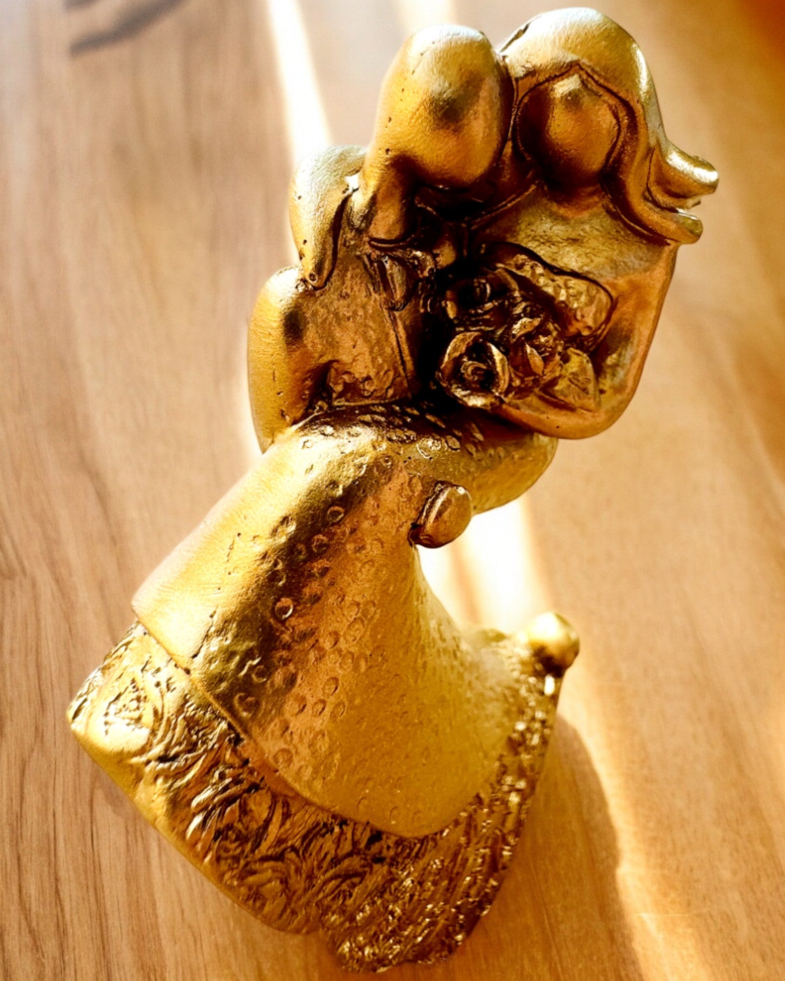 Figure "Eternal Love" gold color - 11 cm, Small Decorative Figure with Engraving Option