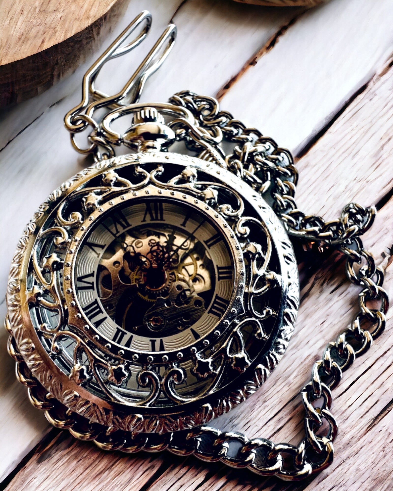 Silver pocket watch "Vintage Elegance" with the possibility of personalization by engraving.