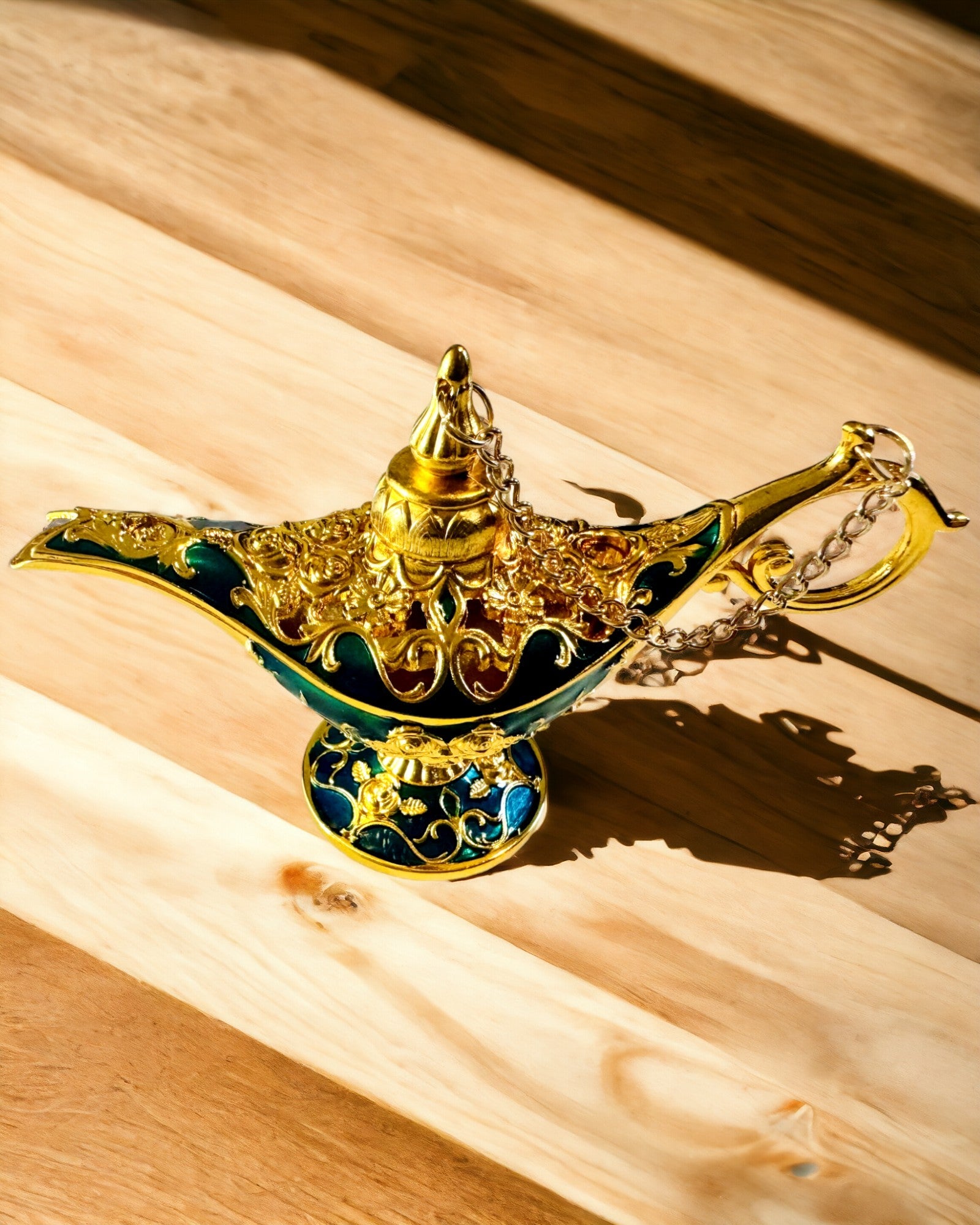 Small Handmade Aladdin Lamp - Metal Artistic Handicraft for Home Decoration, engraving