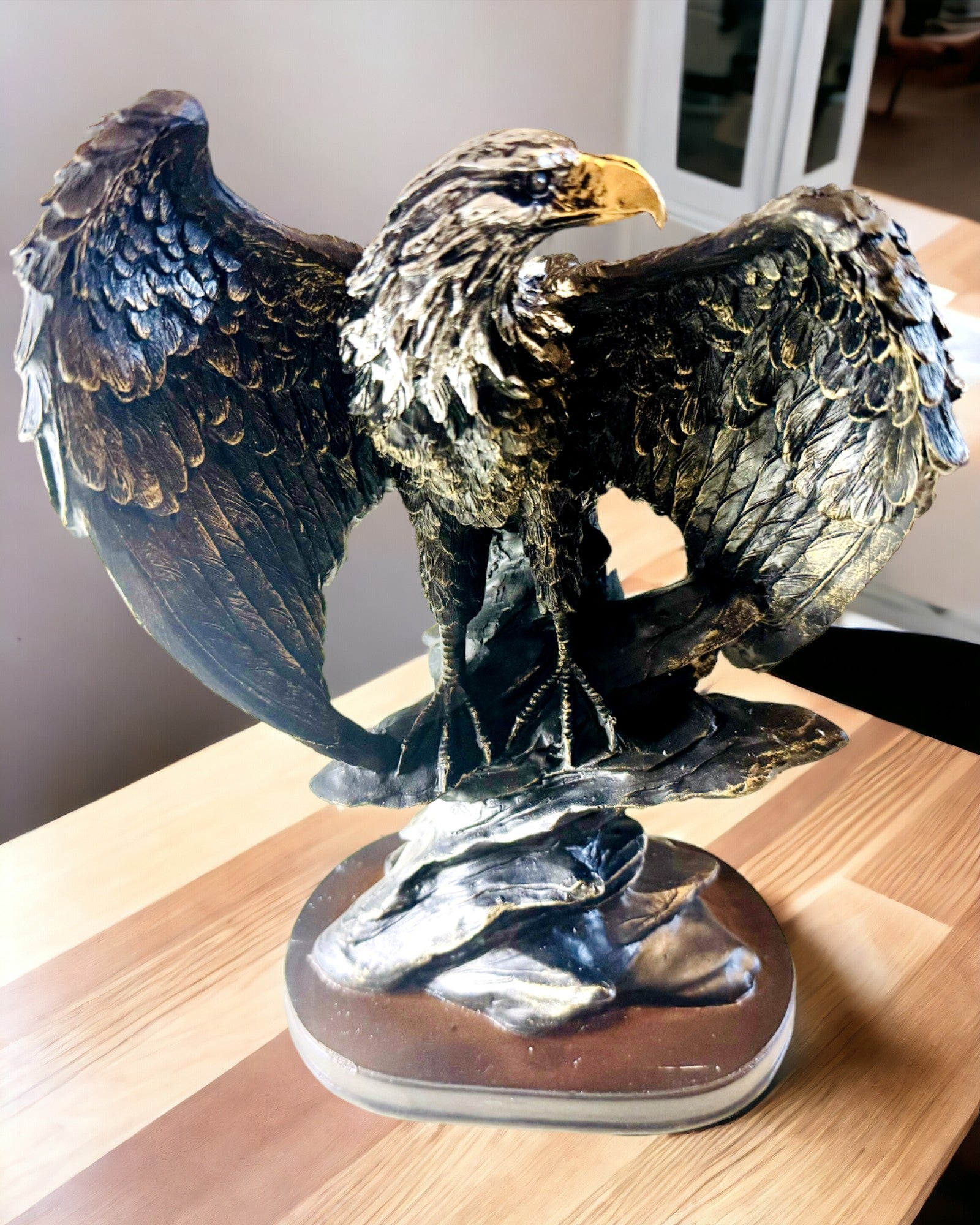 Decorative Figurine "Flying Eagle" – Majestic Symbol of Strength and Freedom