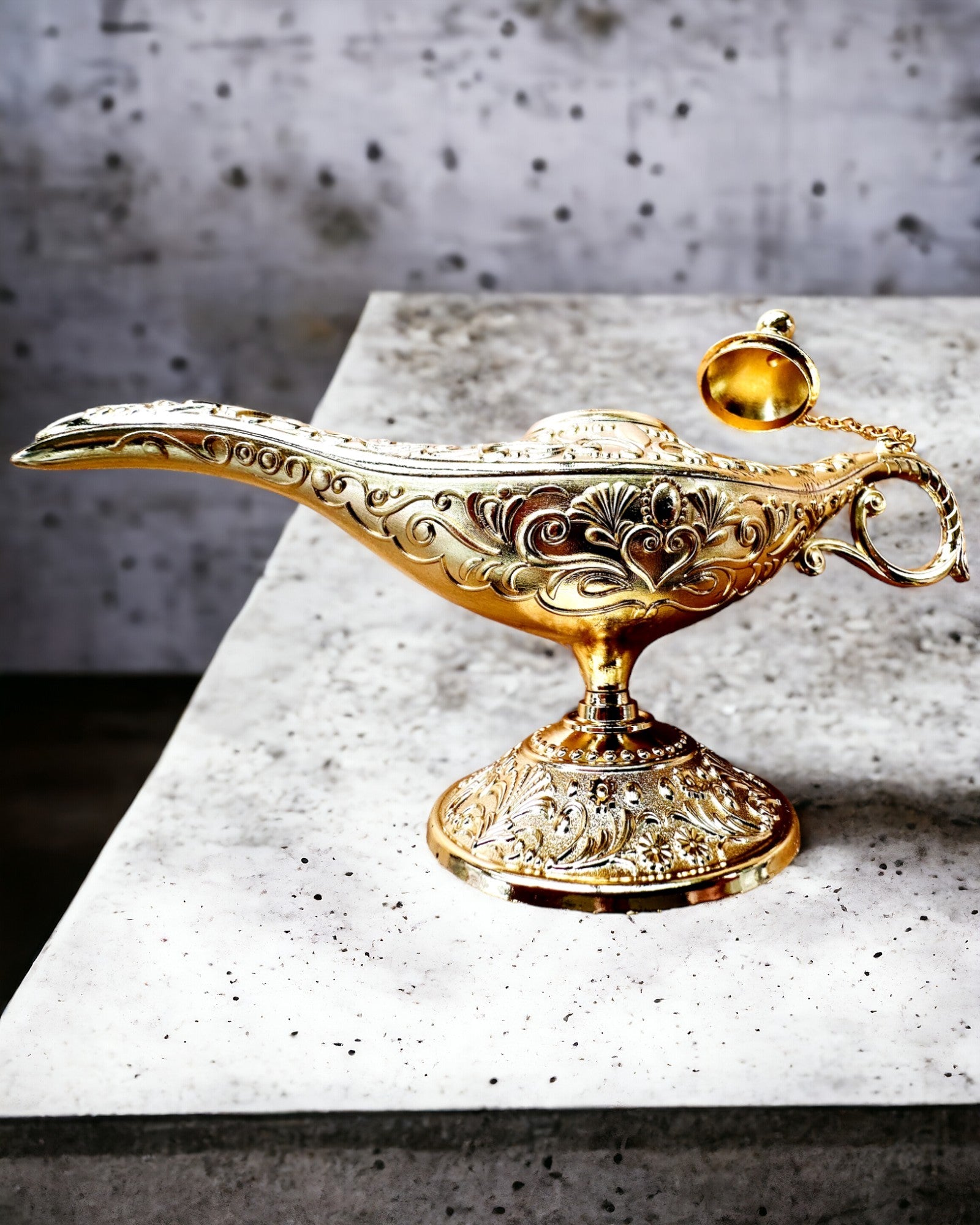 Aladdin's Magic Lamp with Engraving Option - Classic Gold Variant, interwoven