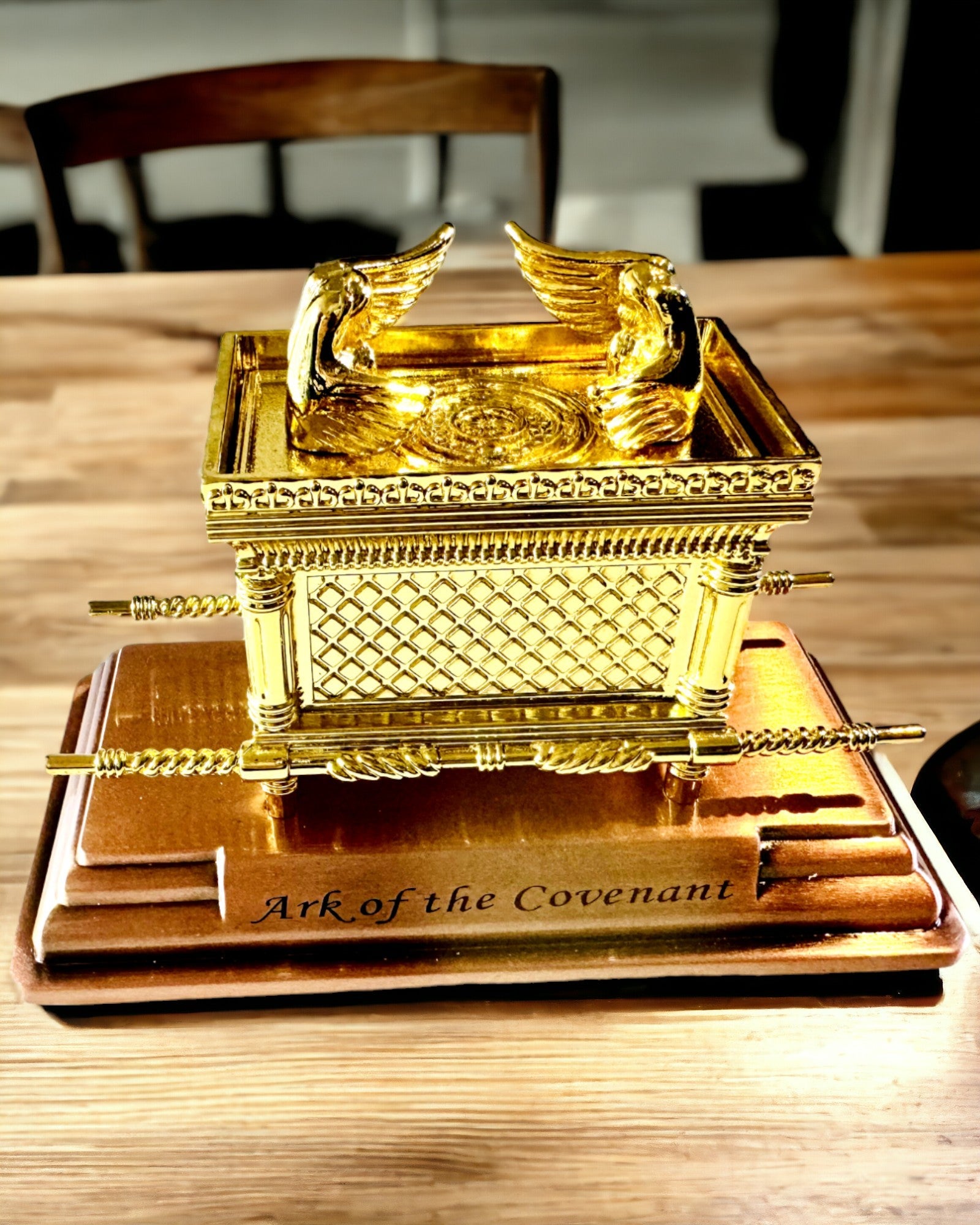 Golden Replica of the Ark of the Covenant – Decorative Ark Statue made of Copper in XL Size 28x15.6x20 cm