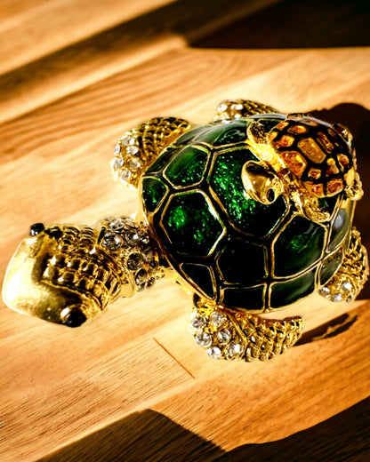 "Turtle Family" Box - green color, personalization with engraving