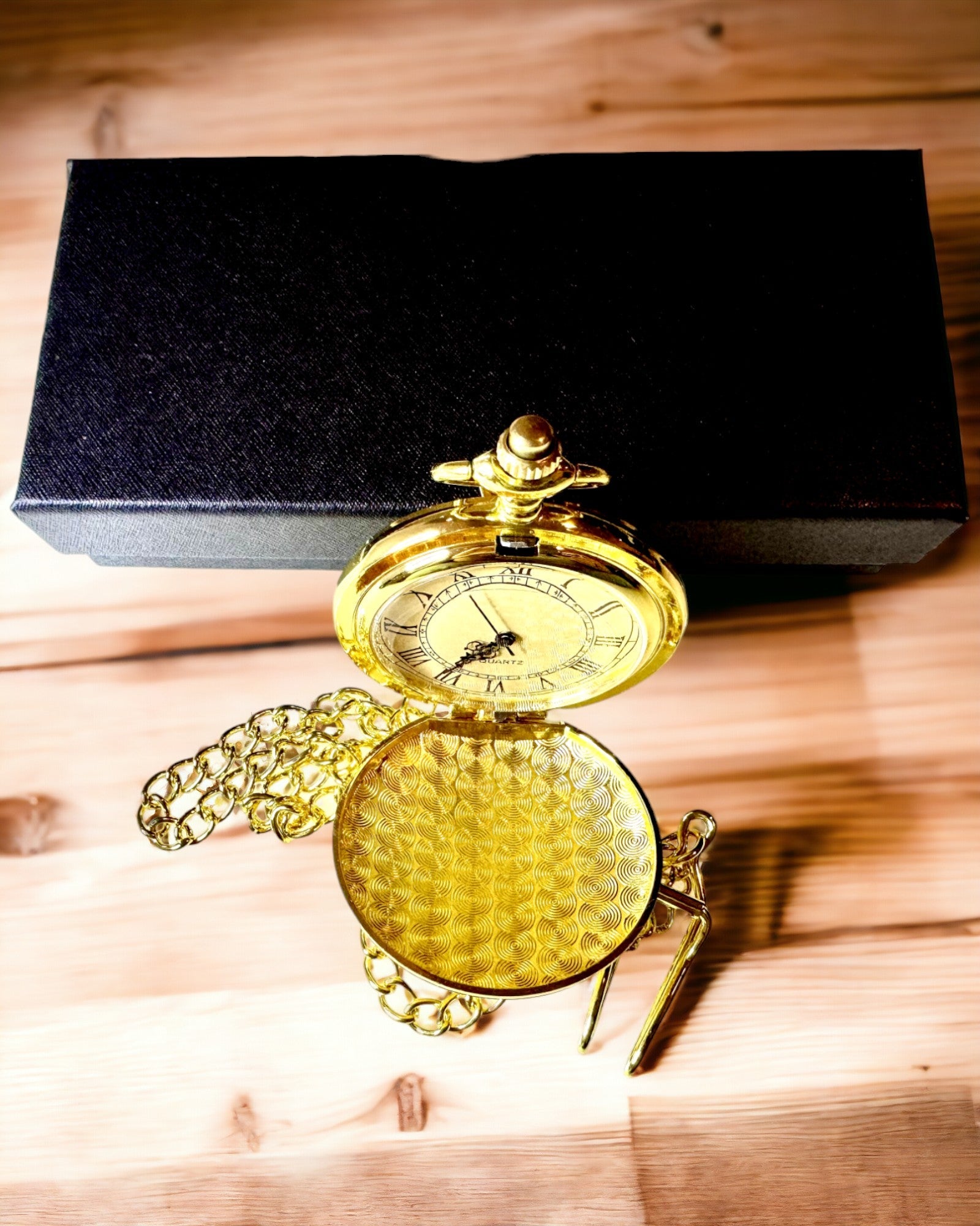 Golden Color Vintage Style Pocket Watch with Engravings – Elegant Men's Accessory, Perfect Gift Idea