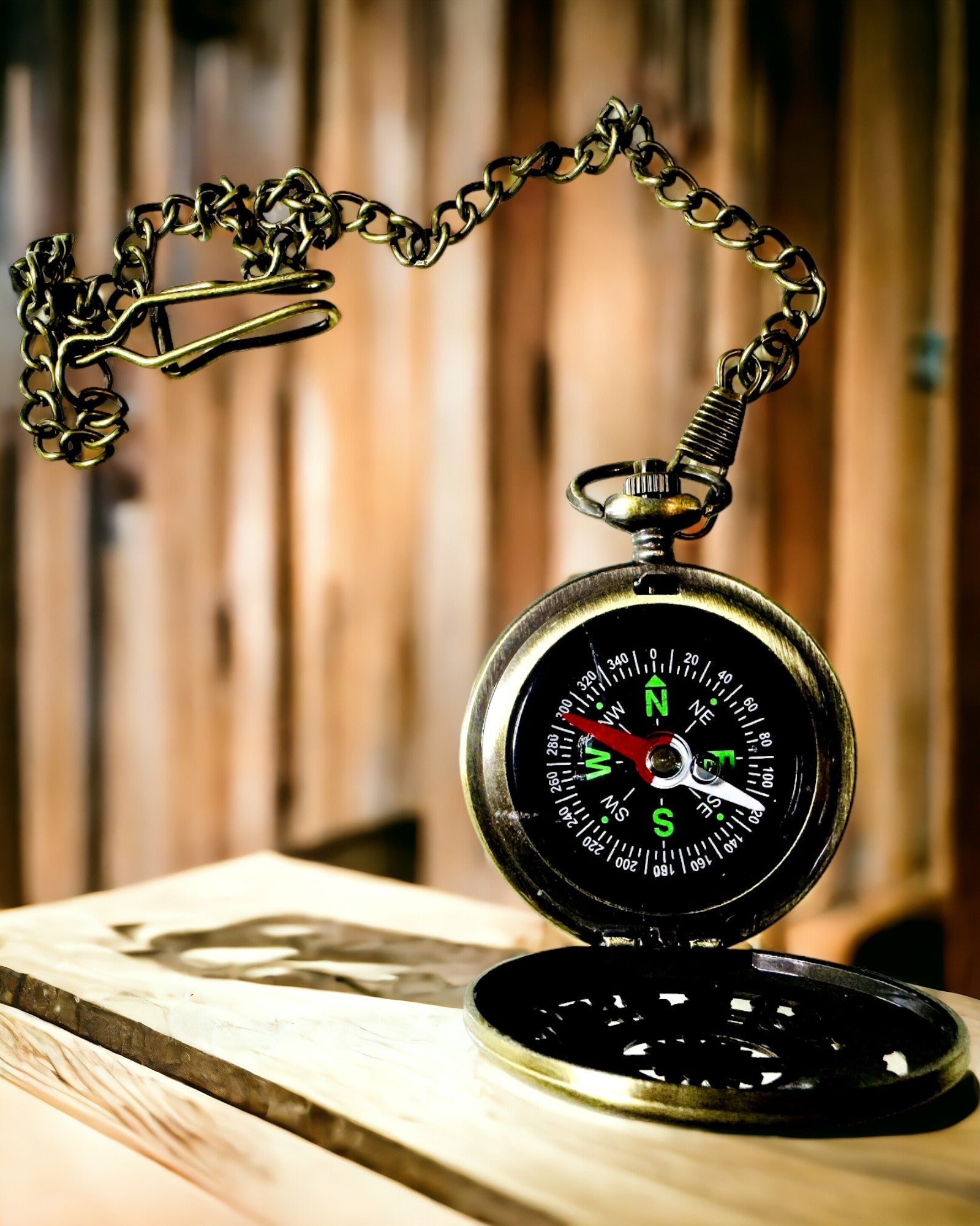 Antique Bronze-Gold Pocket Compass with Lattice Pattern – Perfect for Explorers and Retro Enthusiasts. Personalization with engraving.