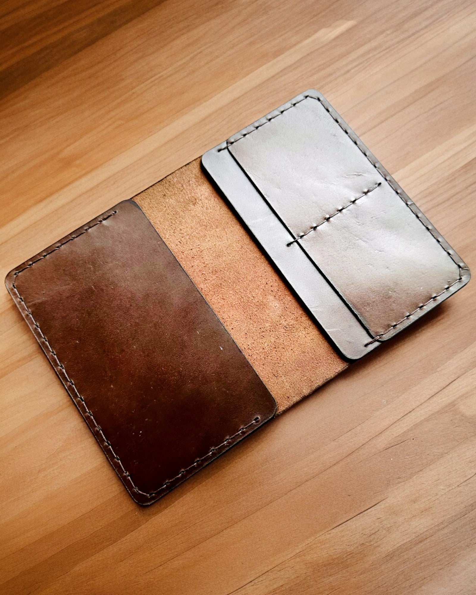 "Traveler" Case - Leather Passport Holder, personalization with engraving - 2 color variants