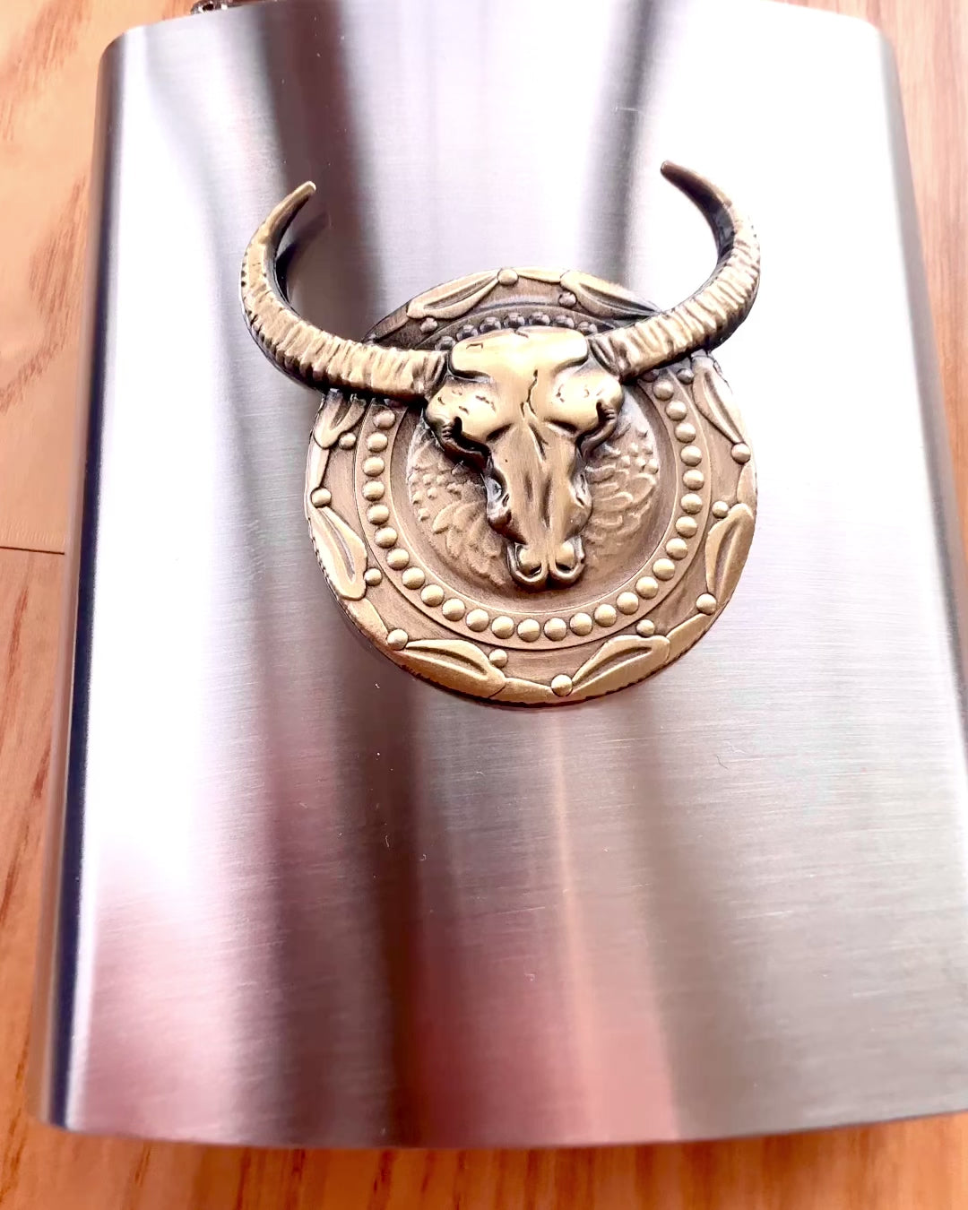 Bison Flask – Stylish Hip Flask with Bison Design - personalization option with engraving for a gift