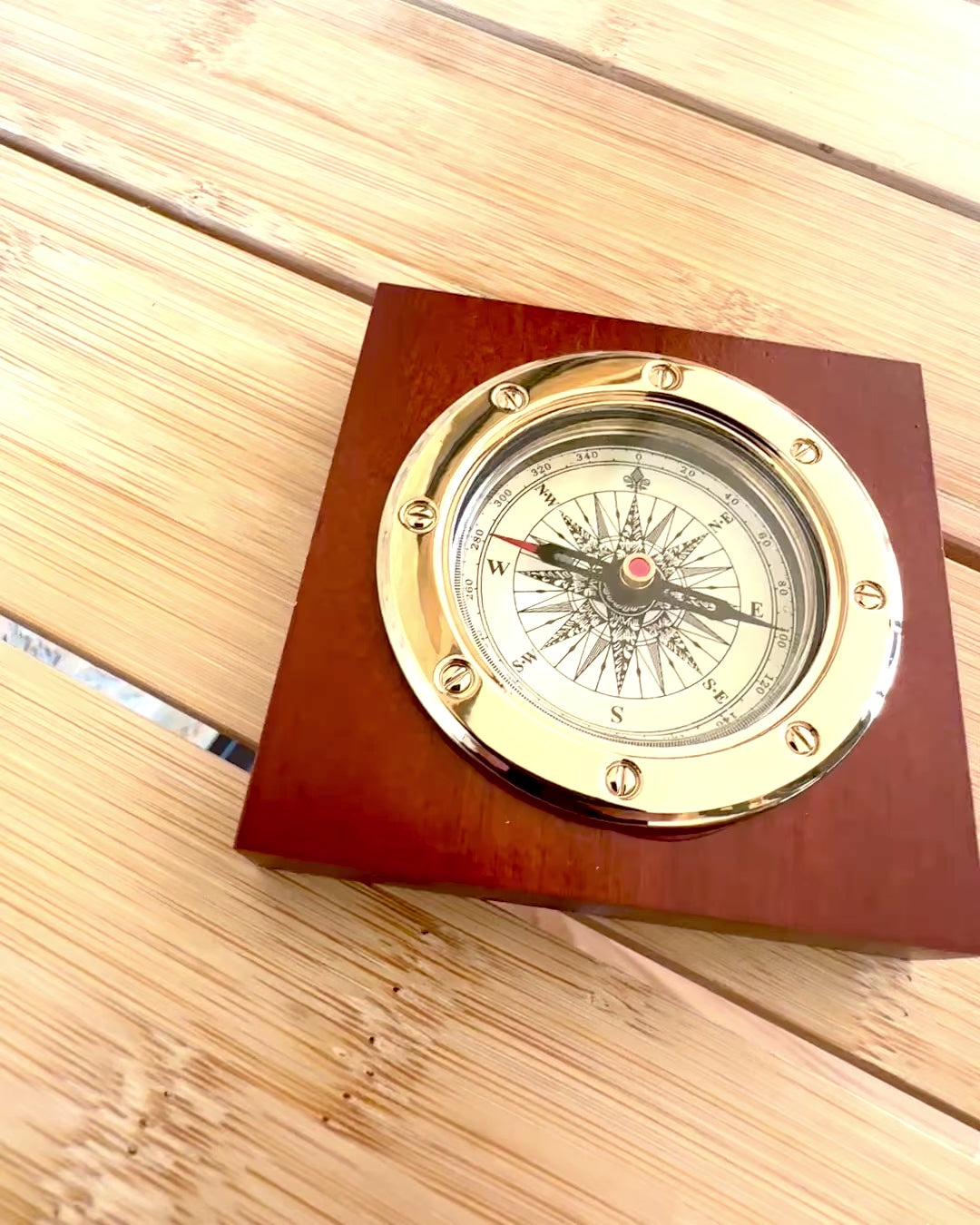 Compass "Navigator2" - Classic Elegance in Brass and Wood, personalization with engraving for a gift