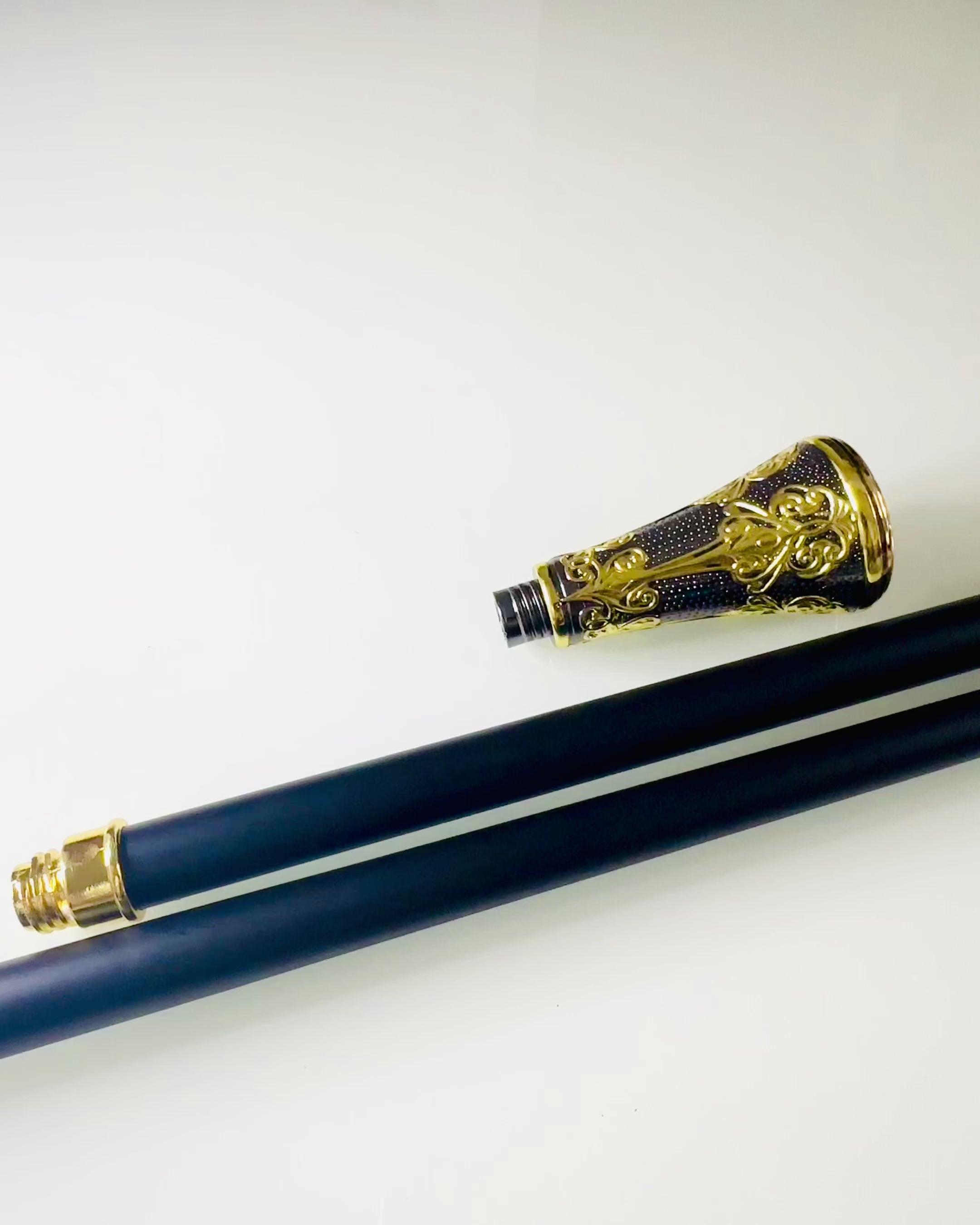 Luxury Cane with Gold Flower-Shaped Handle – Elegant and Fashionable, 93 cm