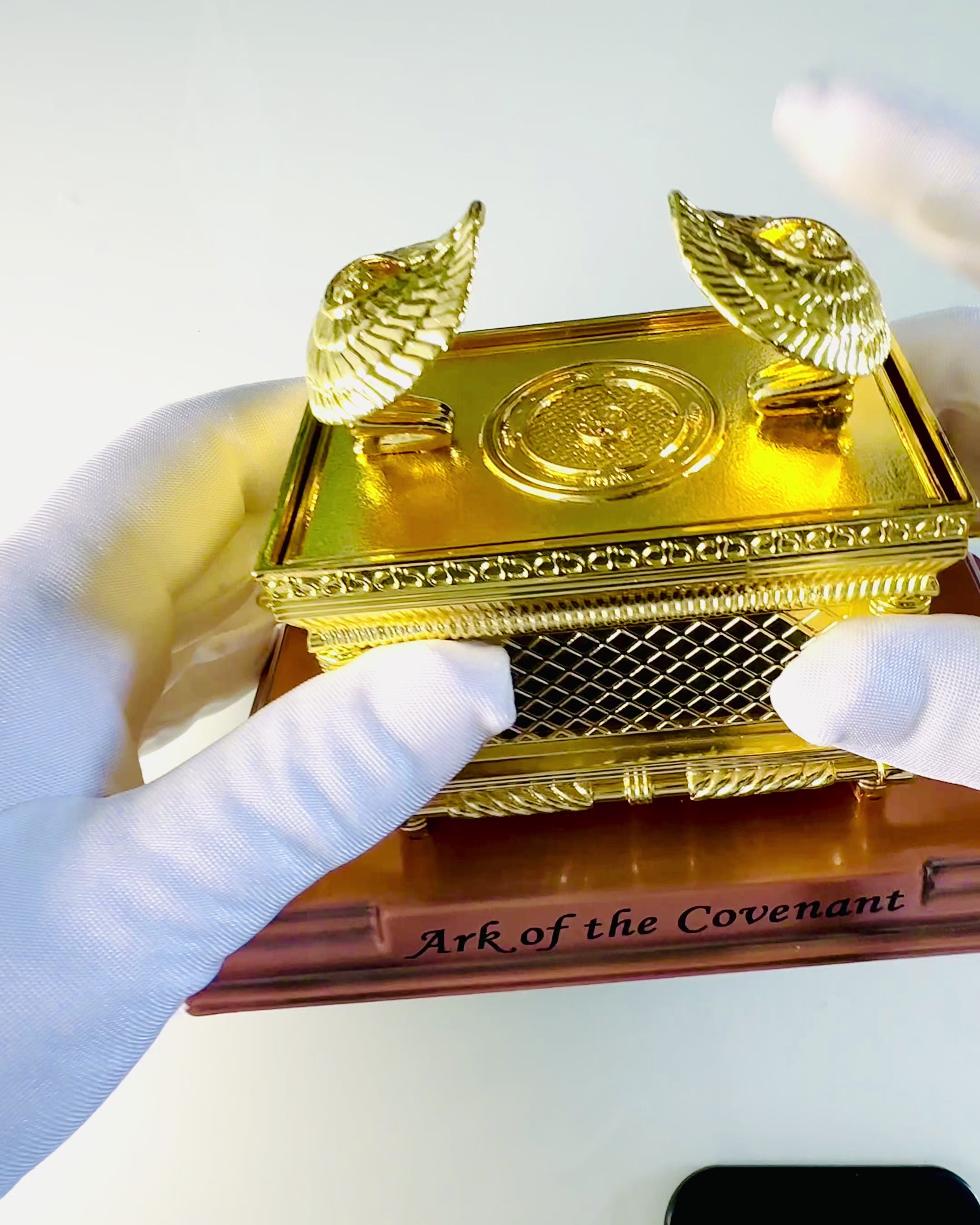 Replica of the Ark of the Covenant Gold-Plated, Decorative Figure of the Ark with a Copper Stand, Inspired by Jerusalem, 18x10x12 cm